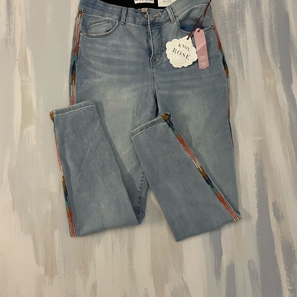 Knox Rose Jeans. Size 6 / no gap waist/ stretchy material/ flexible Fit đź‘– - Picture 3 of 16